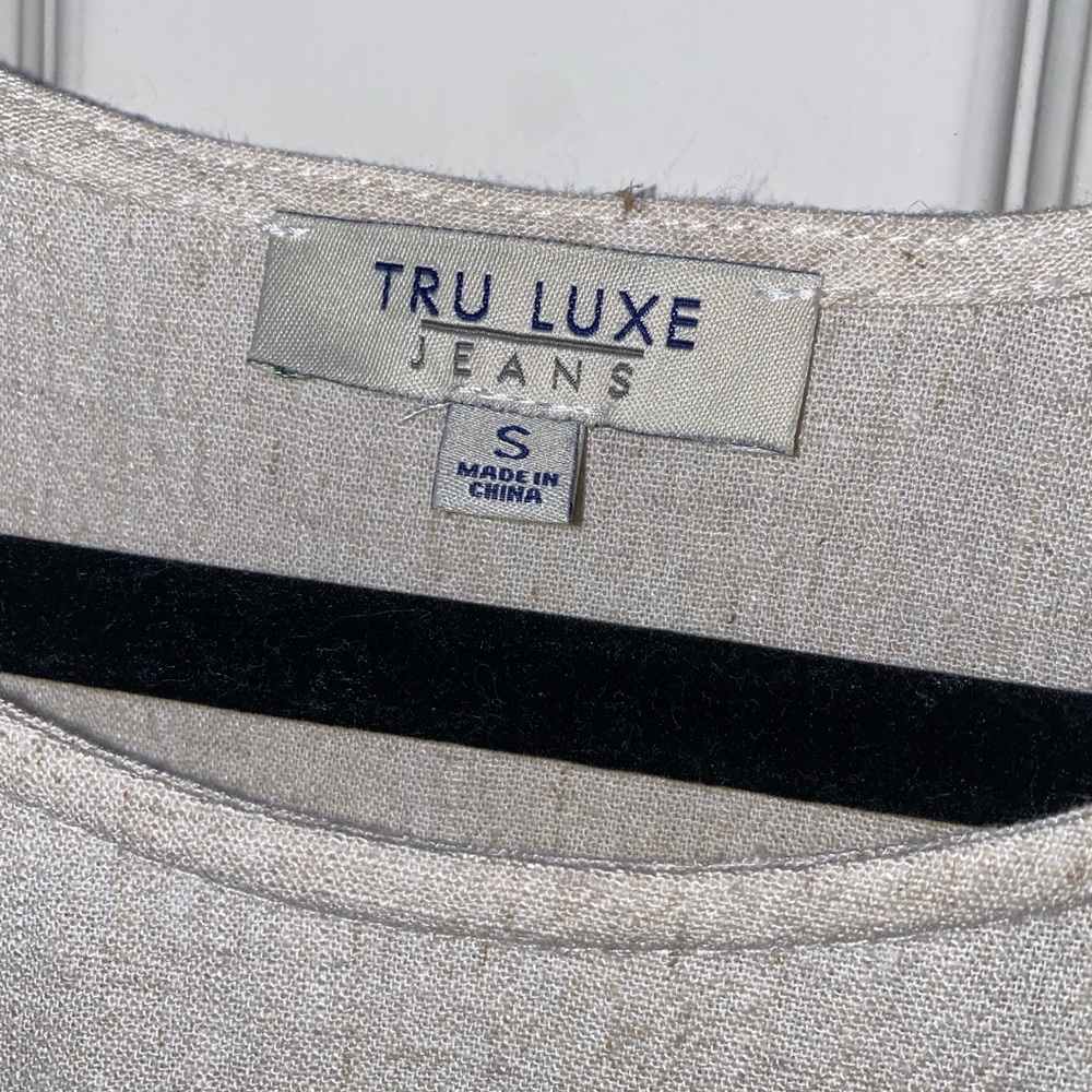 Tru Luxe Jeans Beige Top with Colorful Crochet Sleeves - Picture 3 of 8